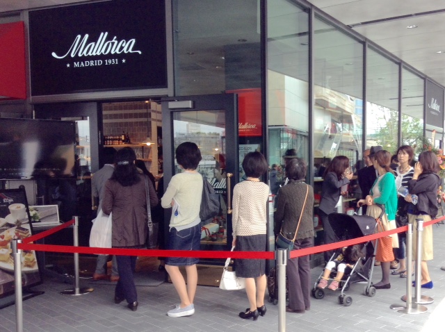 Cola en Tokio para comprar las ensaimadas de Pastelería Mallorca